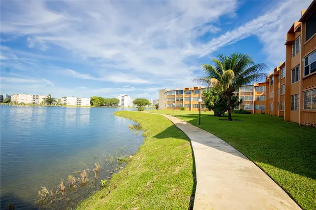 $260,000 | 1551 Northeast Miami Gardens Drive, Unit 225, Miami, FL 33179