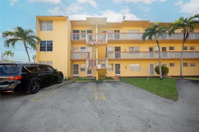 $260,000 | 1551 Northeast Miami Gardens Drive, Unit 225, Miami, FL 33179