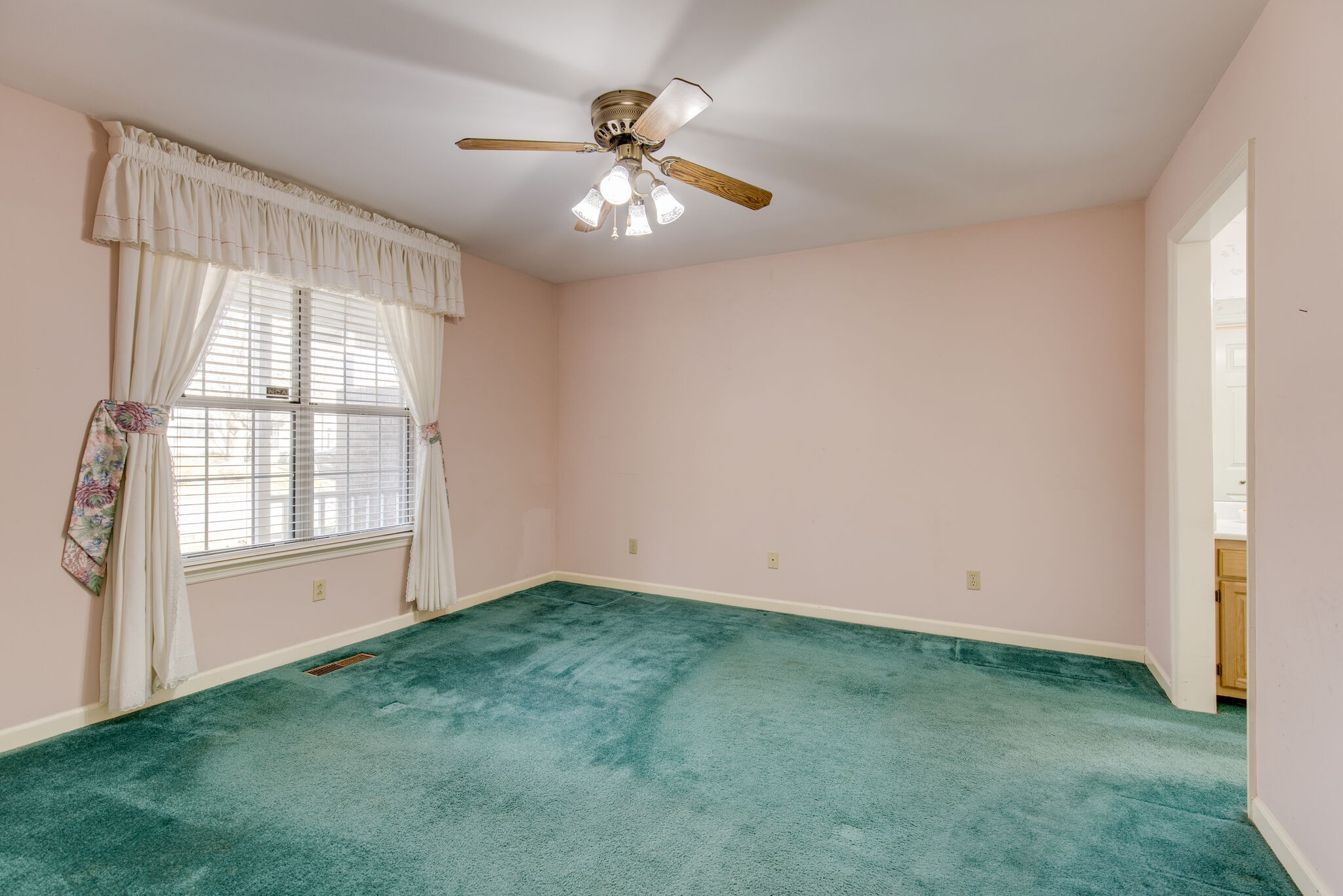 222 Pepper Ridge Circle Antioch, TN 37013 - Photo 9 of 23 Gallery Image 9