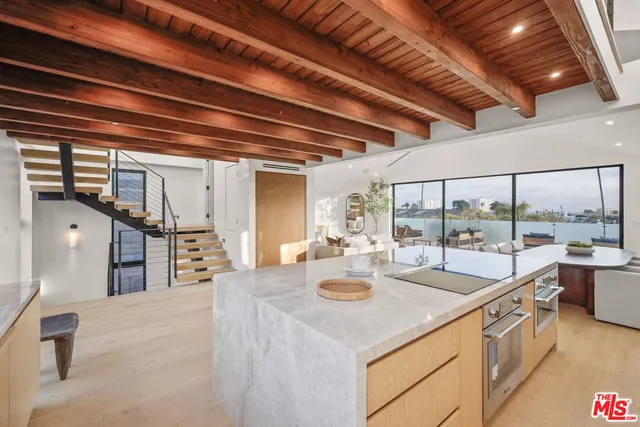 $4,499,000 | 2530 Beverley Avenue, Santa Monica, CA 90405