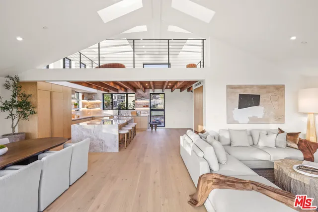 $4,499,000 | 2530 Beverley Avenue, Santa Monica, CA 90405