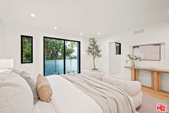 $4,499,000 | 2530 Beverley Avenue, Santa Monica, CA 90405