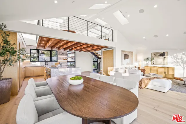 $4,499,000 | 2530 Beverley Avenue, Santa Monica, CA 90405