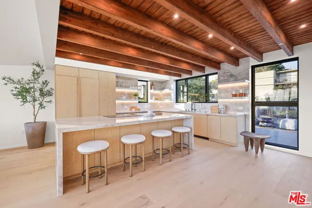 $4,499,000 | 2530 Beverley Avenue, Santa Monica, CA 90405