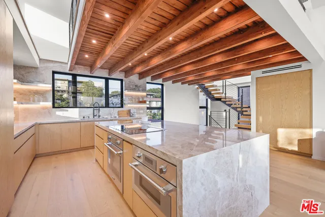 $4,499,000 | 2530 Beverley Avenue, Santa Monica, CA 90405