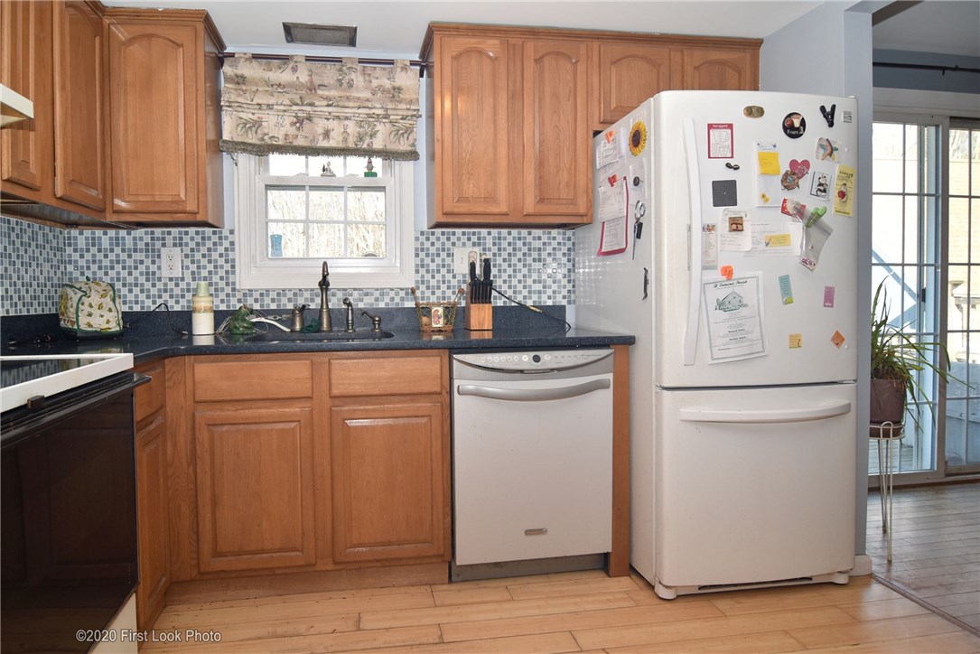 57 Serpentine Road Warren, RI 02885 - Photo 5 of 27 Gallery Image 5