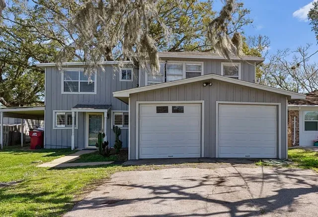 front view of house with a yard