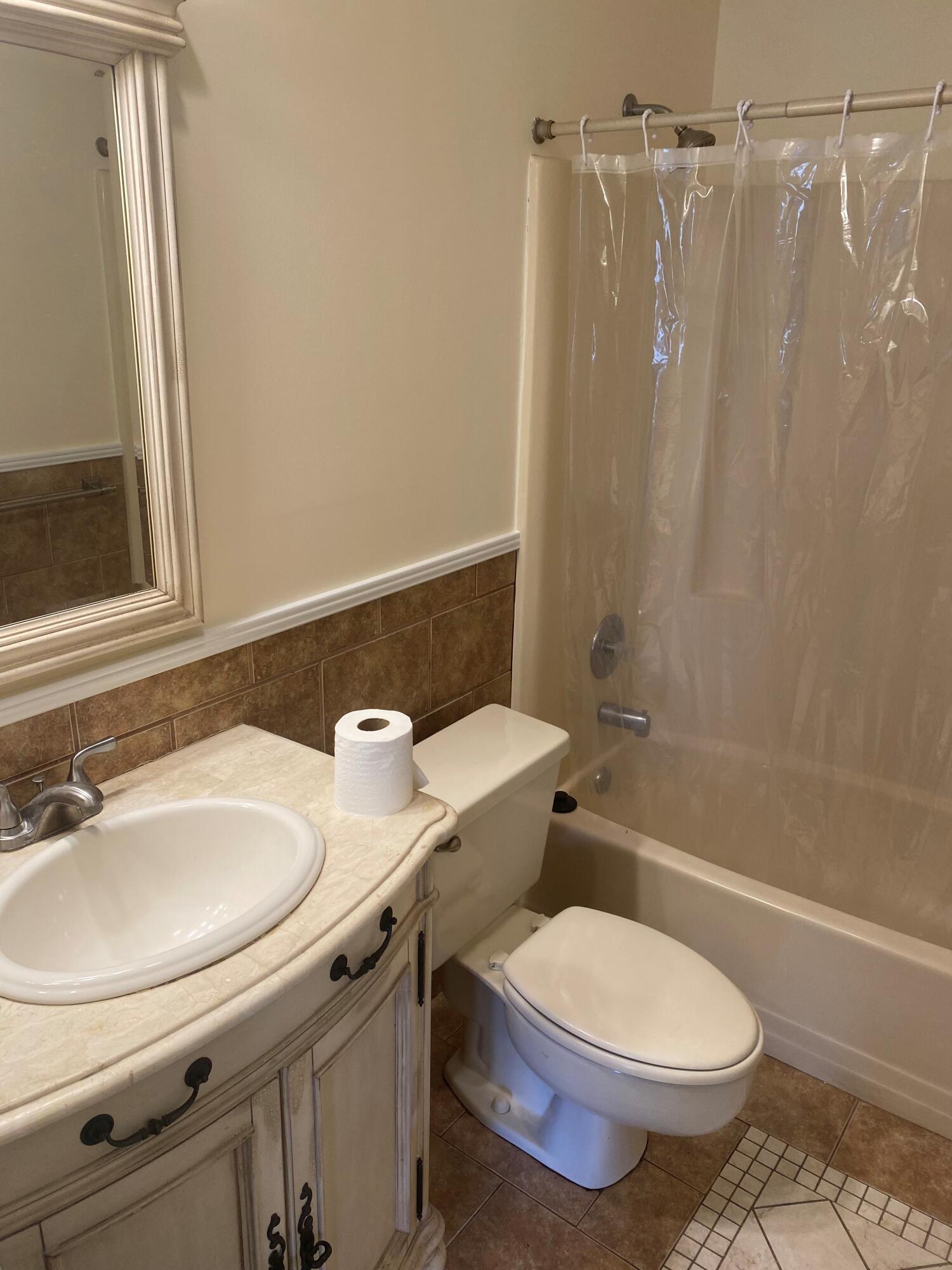 5200 East Club Circle, Unit 206 Boca Raton, FL 33487 - Photo 6 of 9 SR1 2nd bathroom