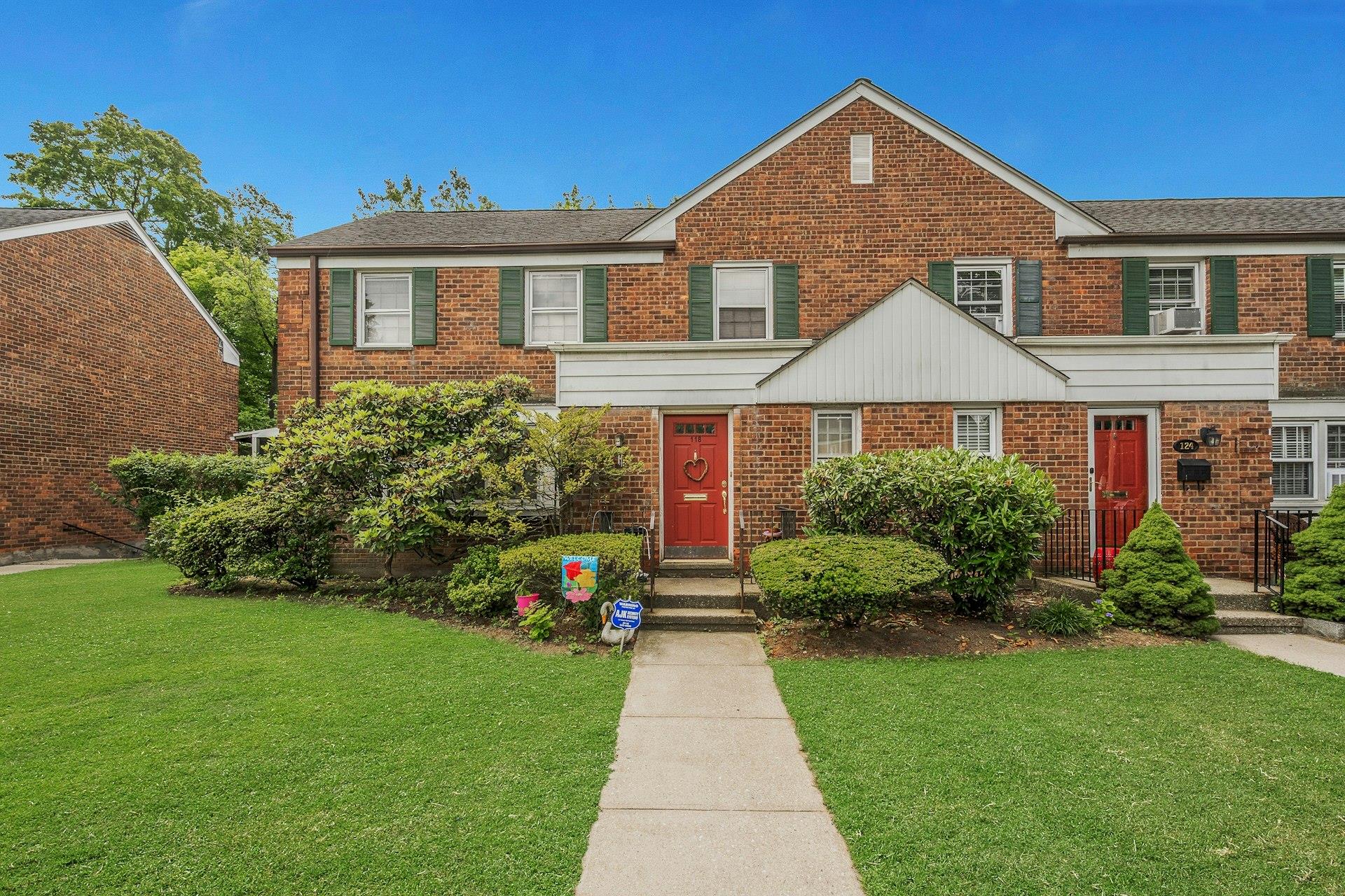 118 Robins Road, Unit 118 New Rochelle, NY 10801 - Photo 1 of 1 Gallery Image 1
