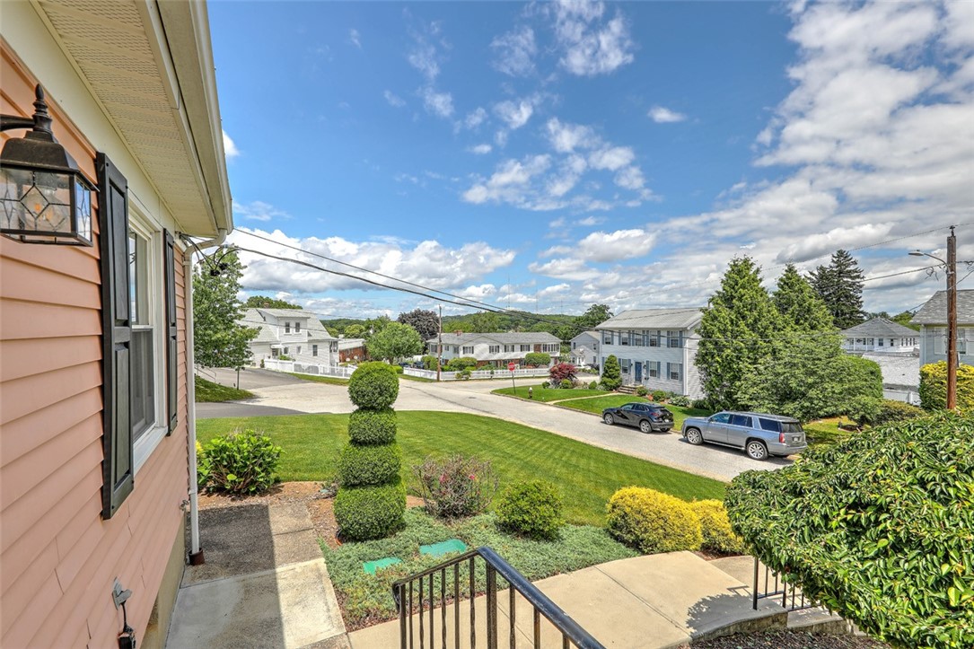 155 Curry Road Cranston, RI 02920 - Photo 3 of 29