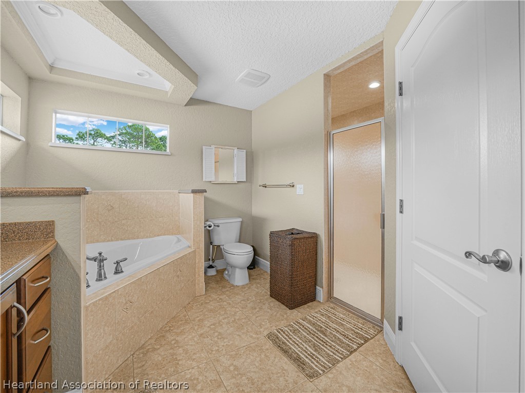 5430 Lakewood Road Sebring, FL 33875 - Photo 16 of 40 Plenty of Natural Light Too!
