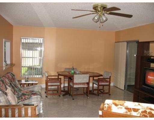 8792 Tyrone Terrace, Unit C Boca Raton, FL 33496 - Photo 4 of 12 Living Room