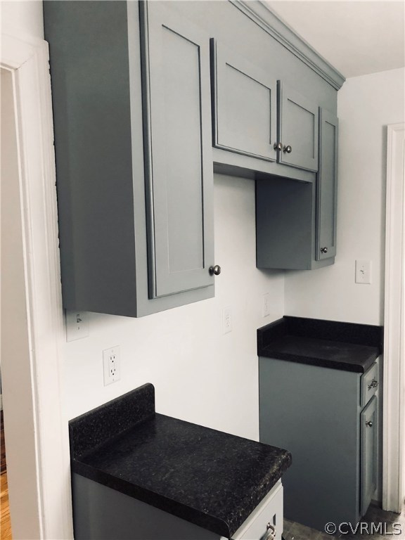 550 Riverview Road Colonial Heights, VA 23834 - Photo 17 of 26 a kitchen with a sink and a microwave
