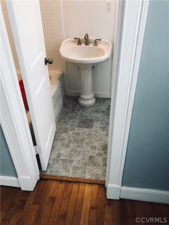 550 Riverview Road Colonial Heights, VA 23834 - Photo 22 of 26 a bathroom with a sink and mirror