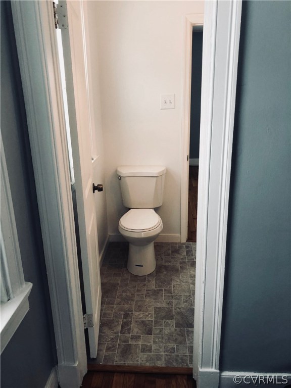 550 Riverview Road Colonial Heights, VA 23834 - Photo 23 of 26 a bathroom with a toilet and a sink