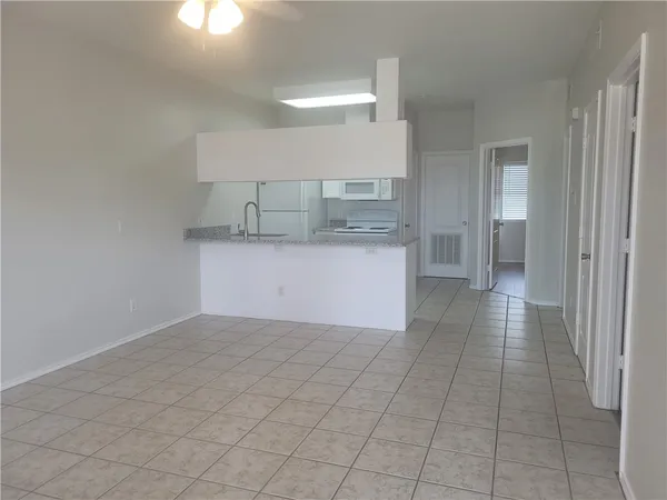 $1,350 | 13958 Fortuna Bay Drive, Unit E, Corpus Christi, TX 78418