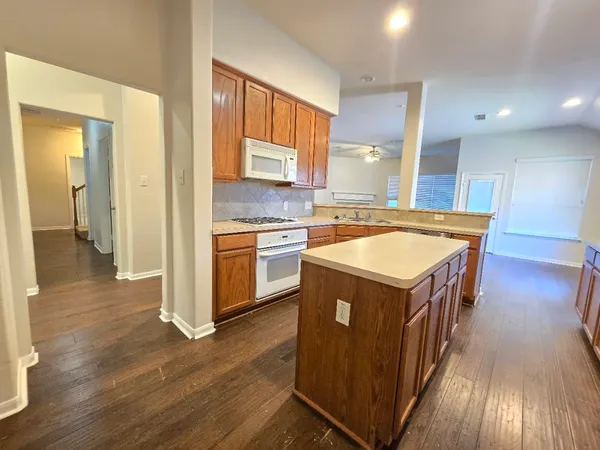 $2,450 | 18631 Mosshill Estates Lane, Cypress, TX 77429