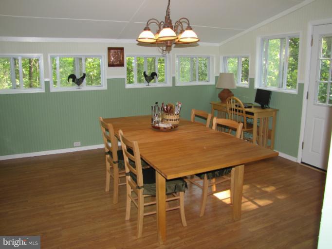 7203 Edgemont Road Frederick, MD 21702 - Photo 23 of 28 Lrg dining area with laminate flooring
