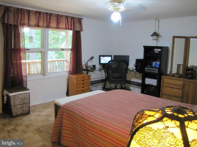 7203 Edgemont Road Frederick, MD 21702 - Photo 25 of 28 main level bedroom/ office room