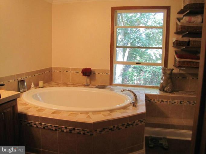 7203 Edgemont Road Frederick, MD 21702 - Photo 8 of 28 Lrg soaking tub in Remodeled Mstr Bath