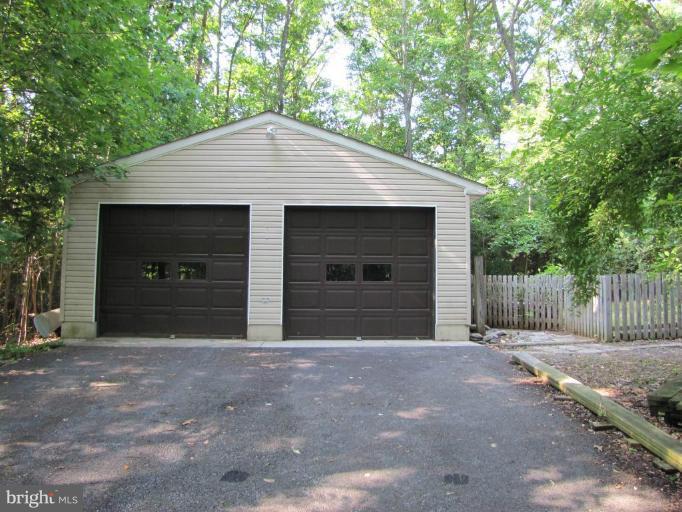 7203 Edgemont Road Frederick, MD 21702 - Photo 10 of 28 Large 24x32 sq ft garage- heated and electricity.