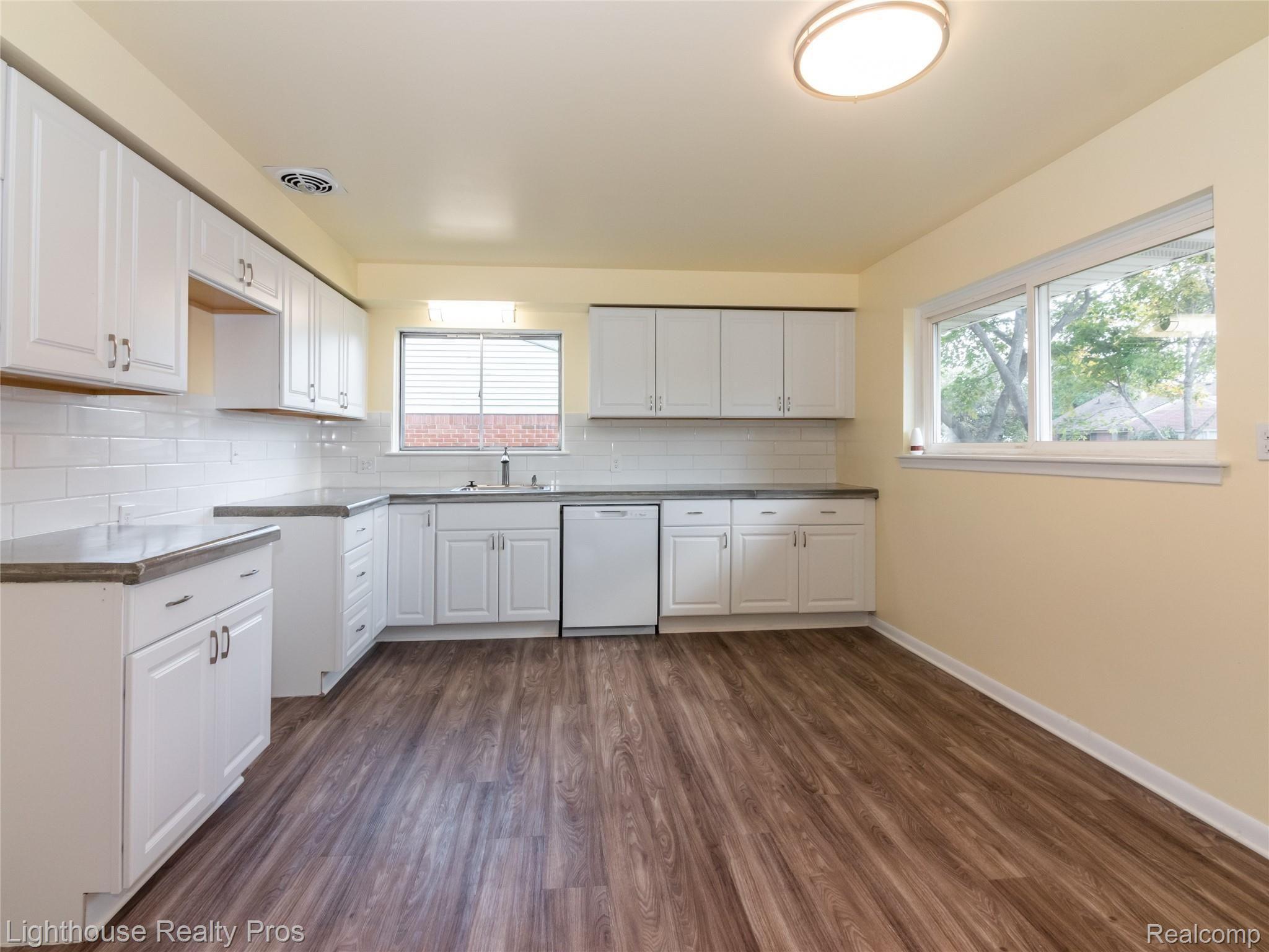 35019 Rutherford Street Clinton Township, MI 48035 - Photo 4 of 28 4.jpg