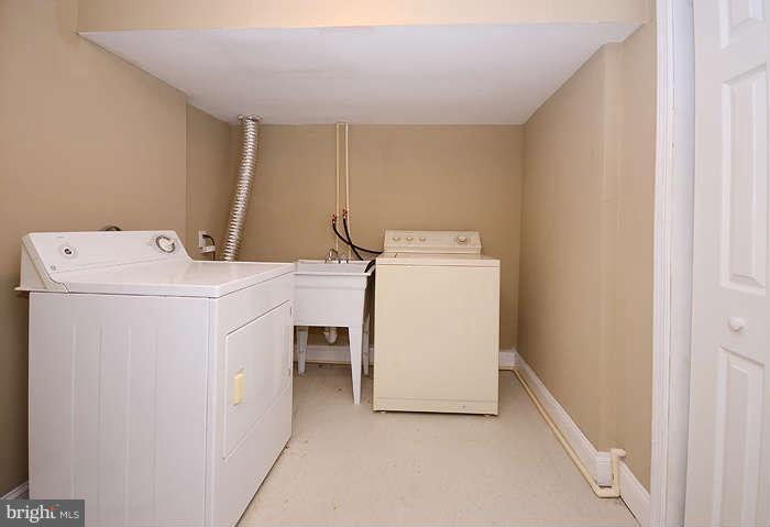 4305 Wakefield Road Baltimore, MD 21216 - Photo 21 of 25 a utility room with dryer and washer