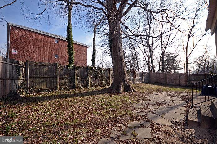 4305 Wakefield Road Baltimore, MD 21216 - Photo 25 of 25 a backyard of a house with lots of green space