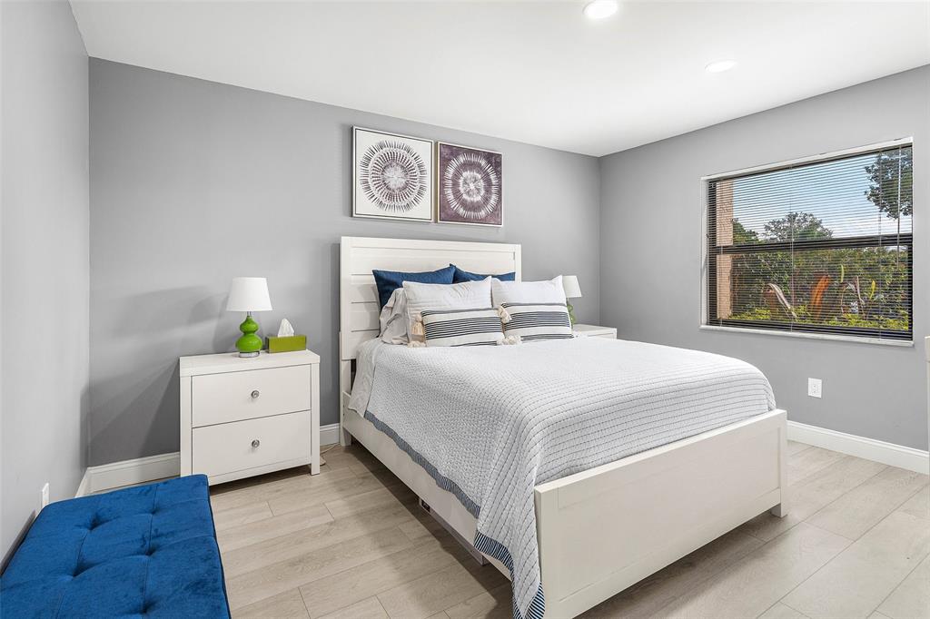 9286 Vista Del Lago, Unit E Boca Raton, FL 33428 - Photo 18 of 26 a bedroom with a bed and a painting on the wall