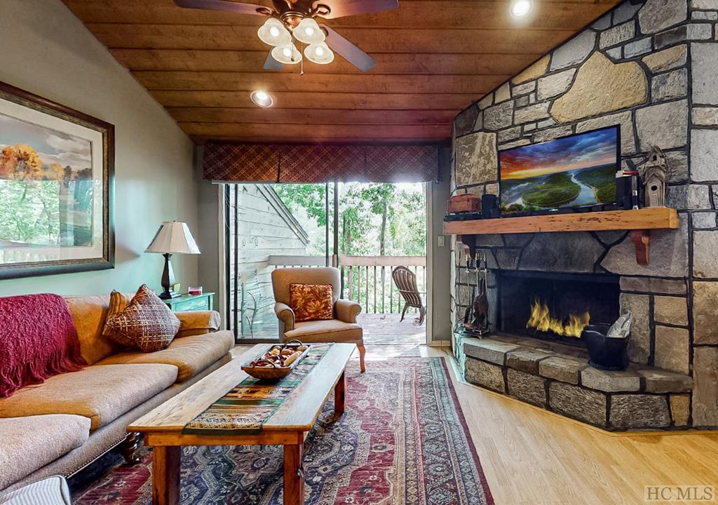 81-40 Emerald Ridge Road, Unit 40 Sapphire, NC 28774 - Photo 28 of 31 Gallery Image 28