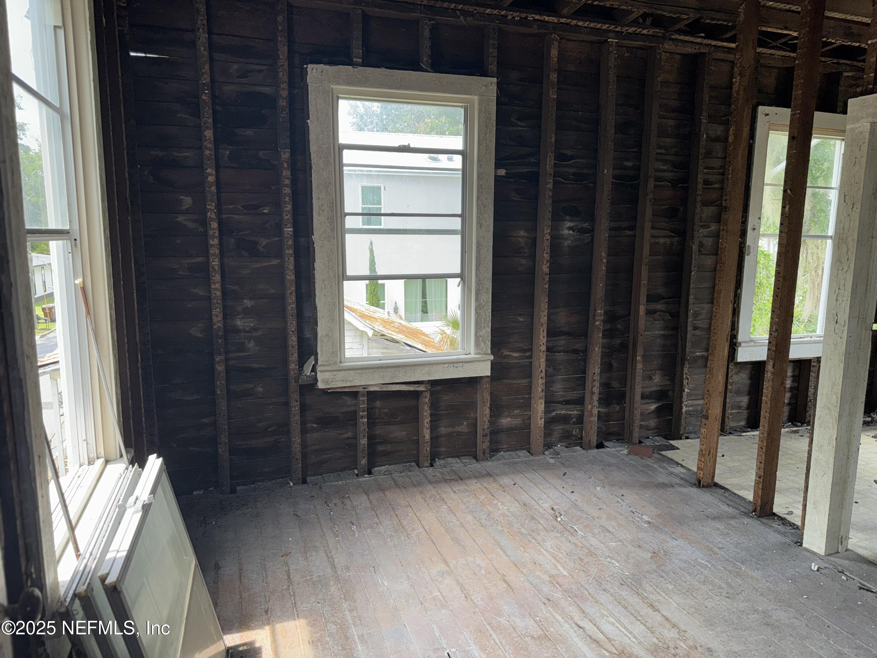 95 Oneida Street St. Augustine, FL 32084 - Photo 12 of 15 an empty room with windows