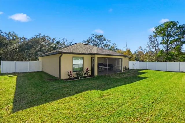a view of a house with a backyard