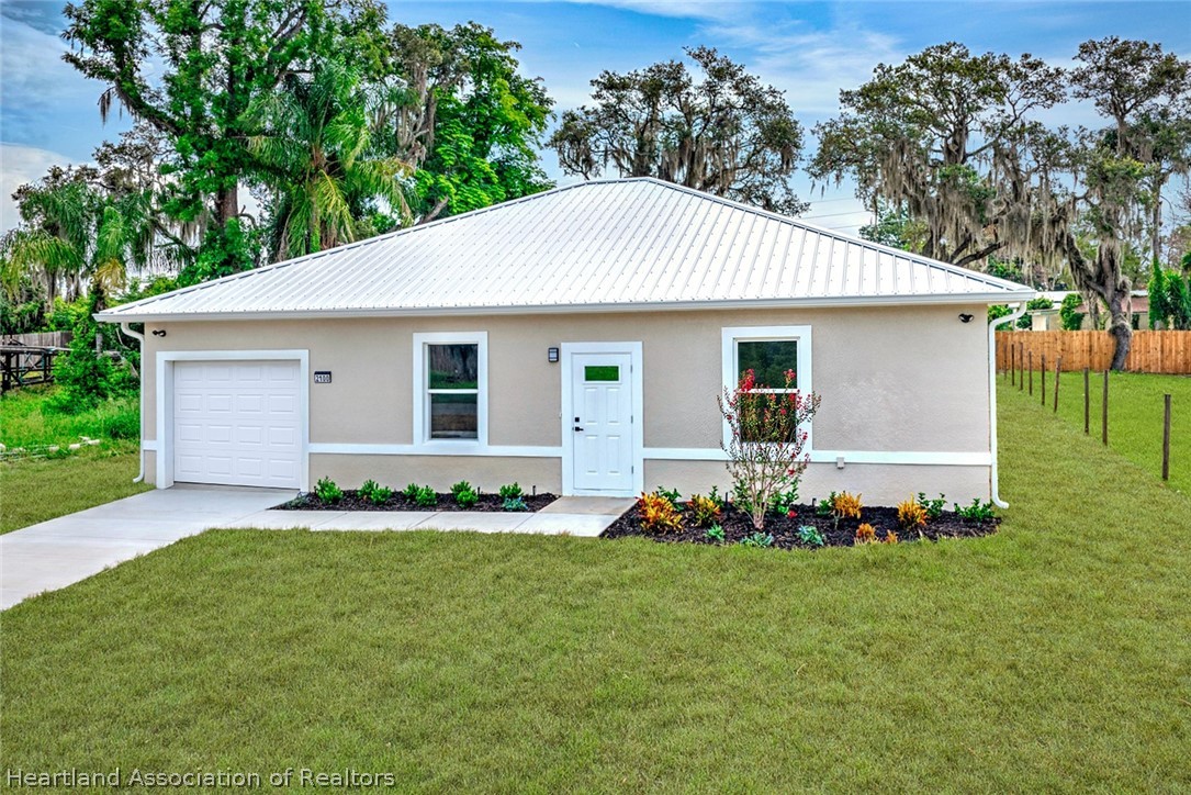 2100 Cleveland Road Sebring, FL 33870 - Photo 1 of 38