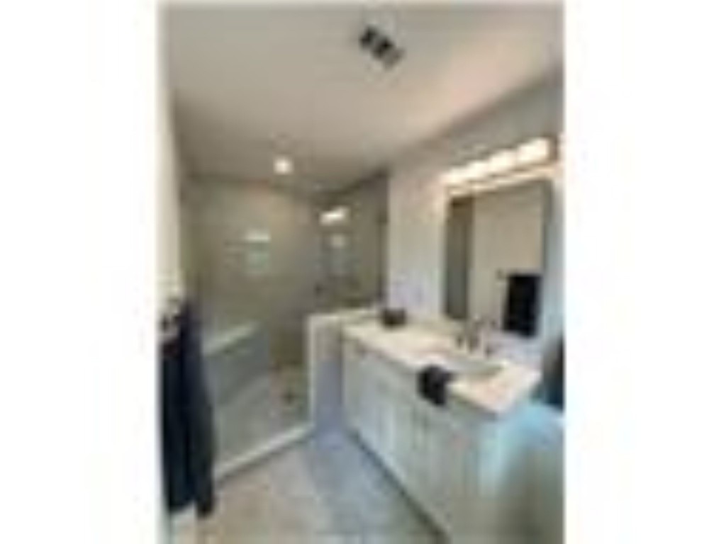 5534 Pagewood Lane Houston, TX 77056 - Photo 11 of 12 Secondary en-suite bathroom with walk-in shower