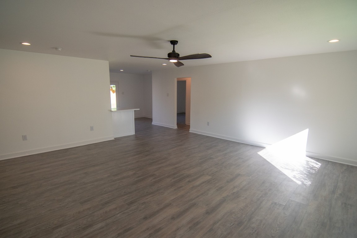 5534 Pagewood Lane Houston, TX 77056 - Photo 6 of 12 Living room facing the dining area secondary hallway leading to three bedrooms and two full bathrooms.