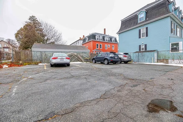 $2,000 | 1636 South Main Street, Unit 2, Fall River, MA 02724
