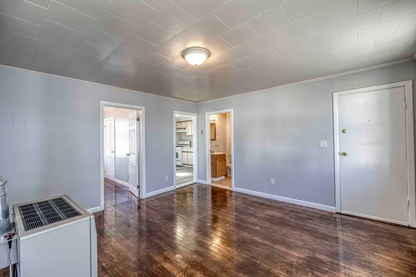 $2,000 | 1636 South Main Street, Unit 2, Fall River, MA 02724