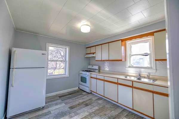 $2,000 | 1636 South Main Street, Unit 2, Fall River, MA 02724