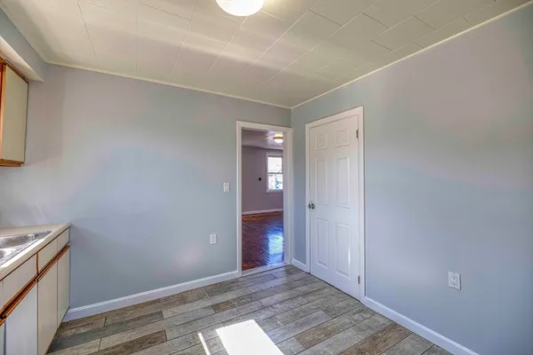 $2,000 | 1636 South Main Street, Unit 2, Fall River, MA 02724