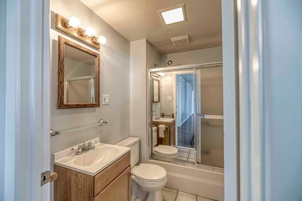 $2,000 | 1636 South Main Street, Unit 2, Fall River, MA 02724