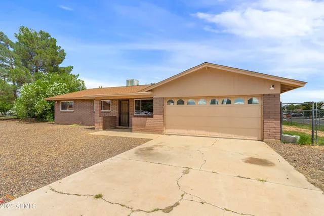 $230,000 | 1016 Cholla Circle, Sierra Vista, AZ 85635