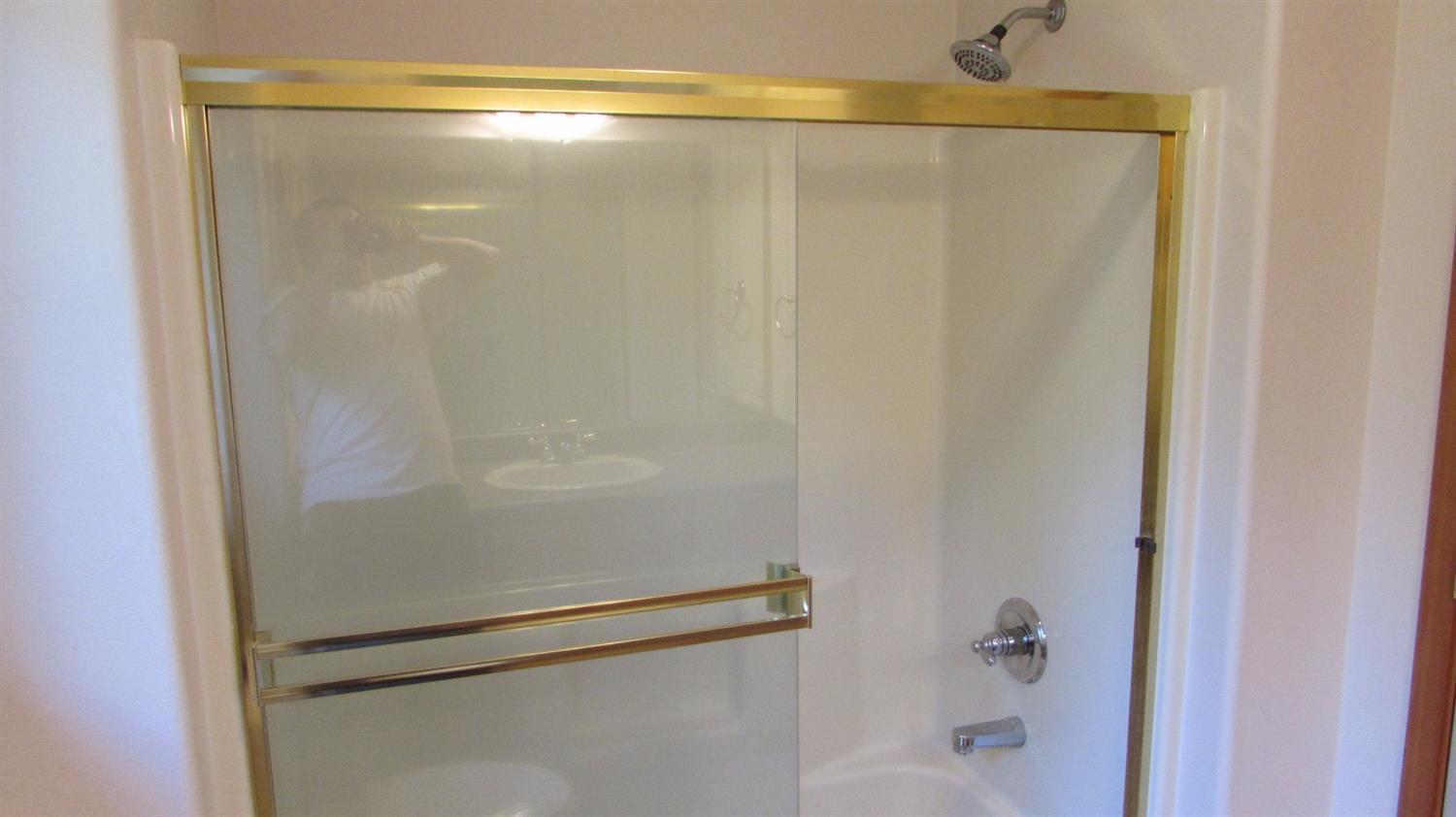 608 Shadow Way Central Point, OR 97502 - Photo 26 of 33 a bathroom with a glass shower door