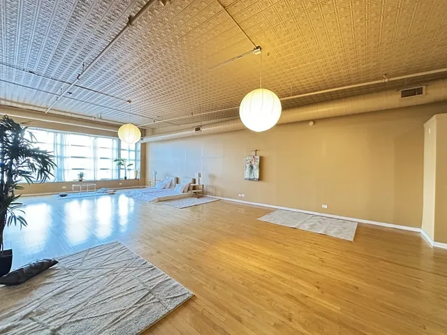 $2,795 | 2412 West North Avenue, Unit 4W, Chicago, IL 60647