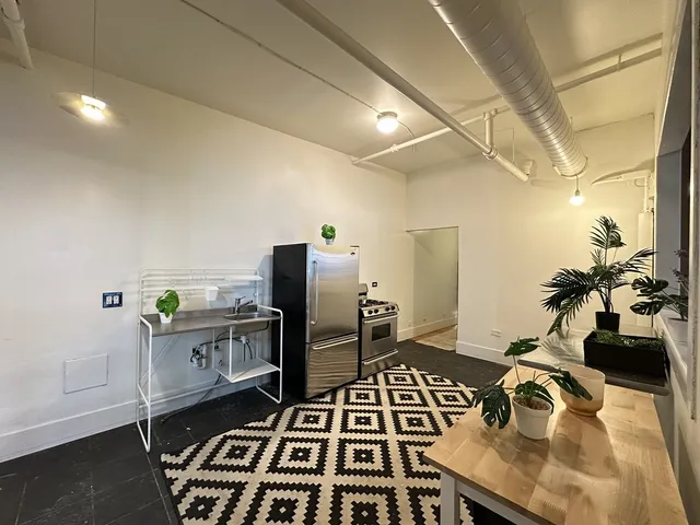 $2,795 | 2412 West North Avenue, Unit 4W, Chicago, IL 60647