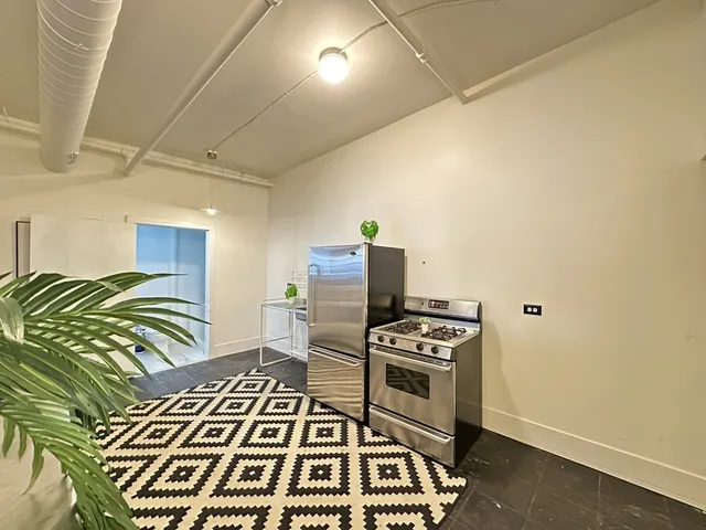 $2,795 | 2412 West North Avenue, Unit 4W, Chicago, IL 60647