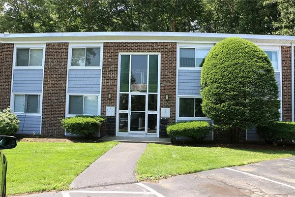 $2,000 | 494 Putnam Pike, Unit B11, Smithfield, RI 02828