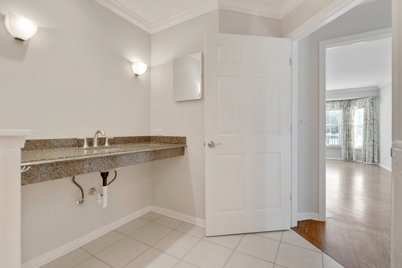 14707 Hollow Tree Road Orland Park, IL 60462 - Photo 26 of 47 a view of an entryway of the house