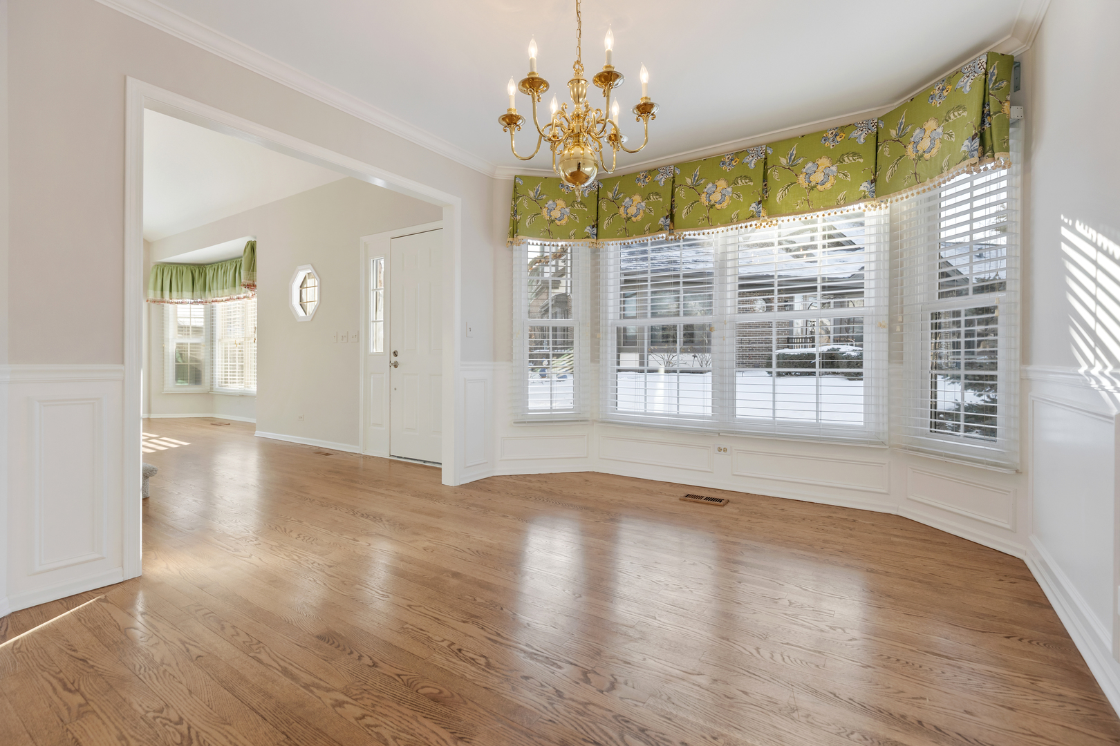 14707 Hollow Tree Road Orland Park, IL 60462 - Photo 9 of 47 a view of an entryway with wooden floor