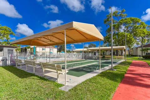 $139,000 | 305 Knotty Pine Circle, Unit D2, Greenacres, FL 33463