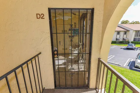 $139,000 | 305 Knotty Pine Circle, Unit D2, Greenacres, FL 33463
